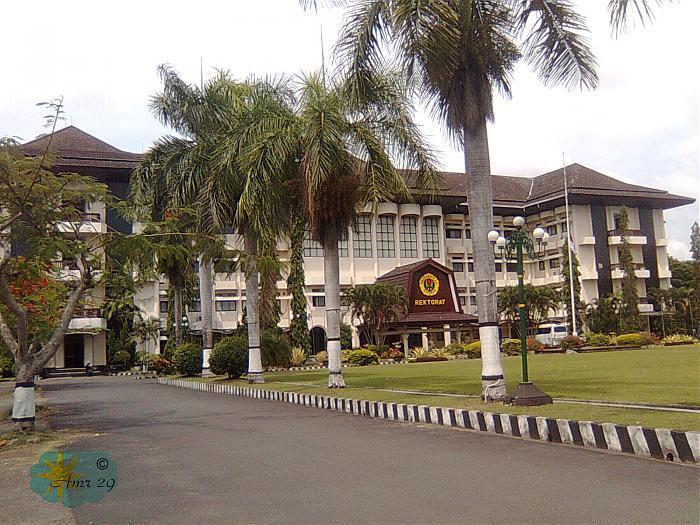 Universitas mataram dimana