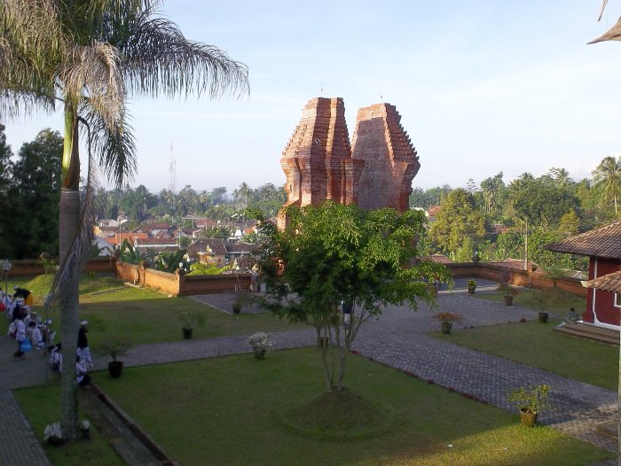 Sejarah pura mandara giri semeru agung