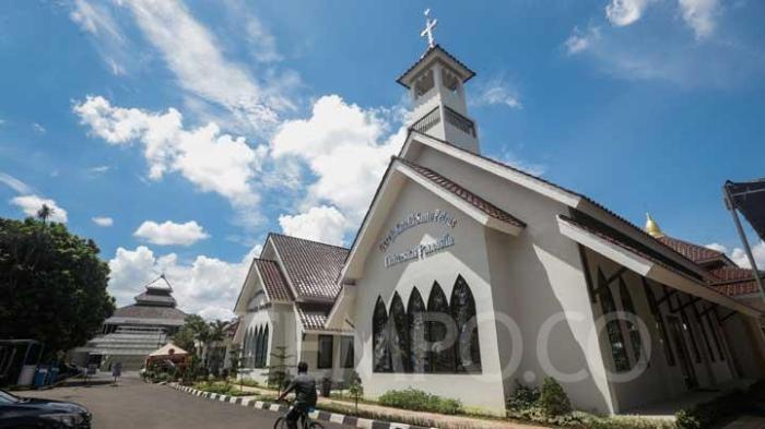 Aula masjid universitas pancasila