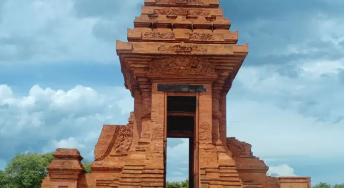 Sejarah candi bajang ratu