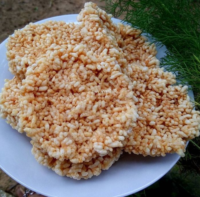 Rengginang crackers khas sticky indonesian nyes kue lidah wajib coba manis banten kering nasi