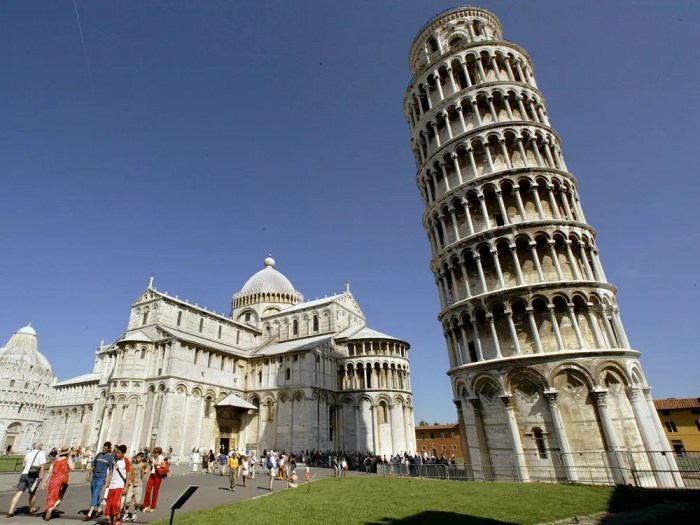 Pisa leaning britannica