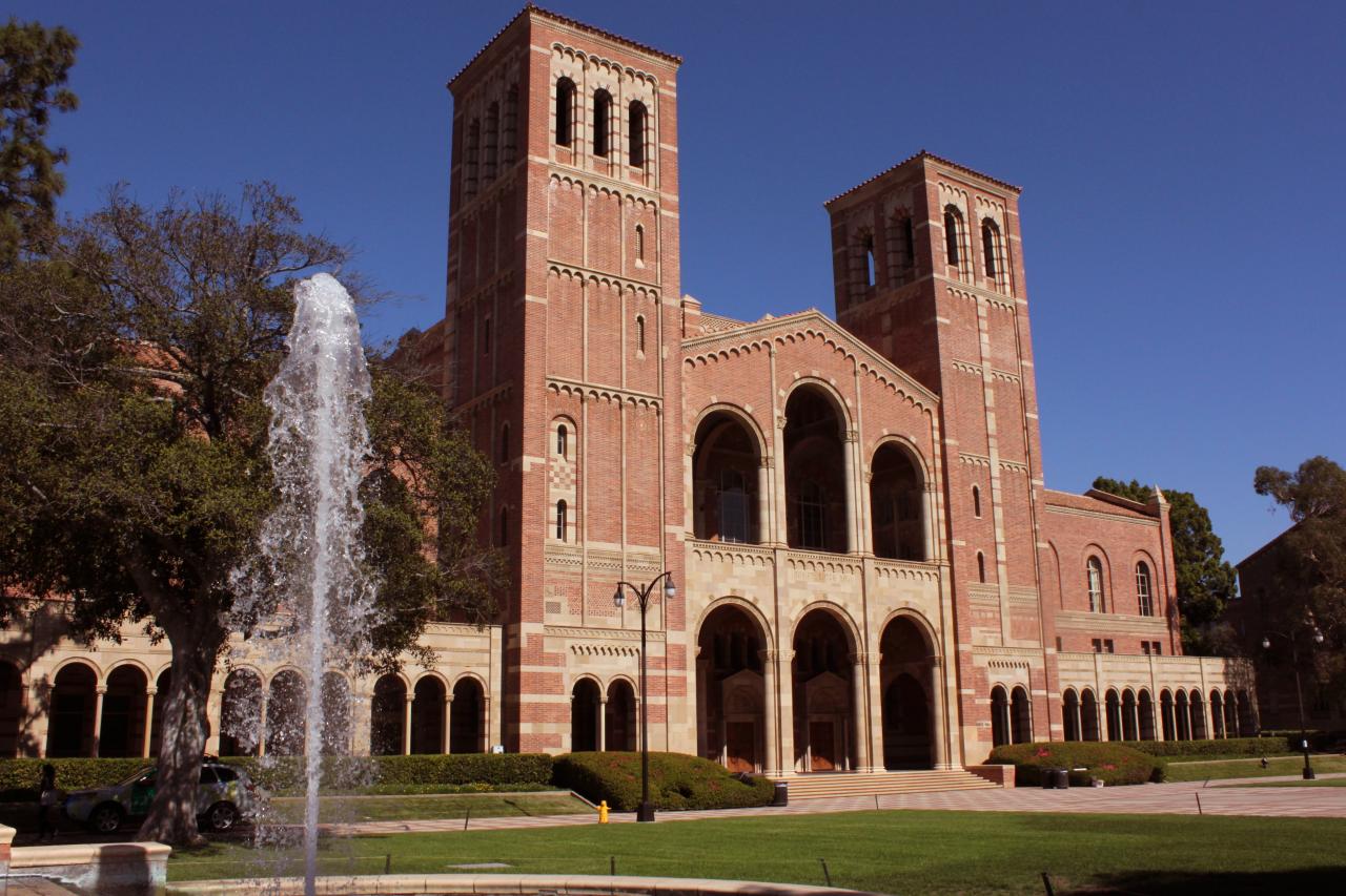 Universitas di los angeles