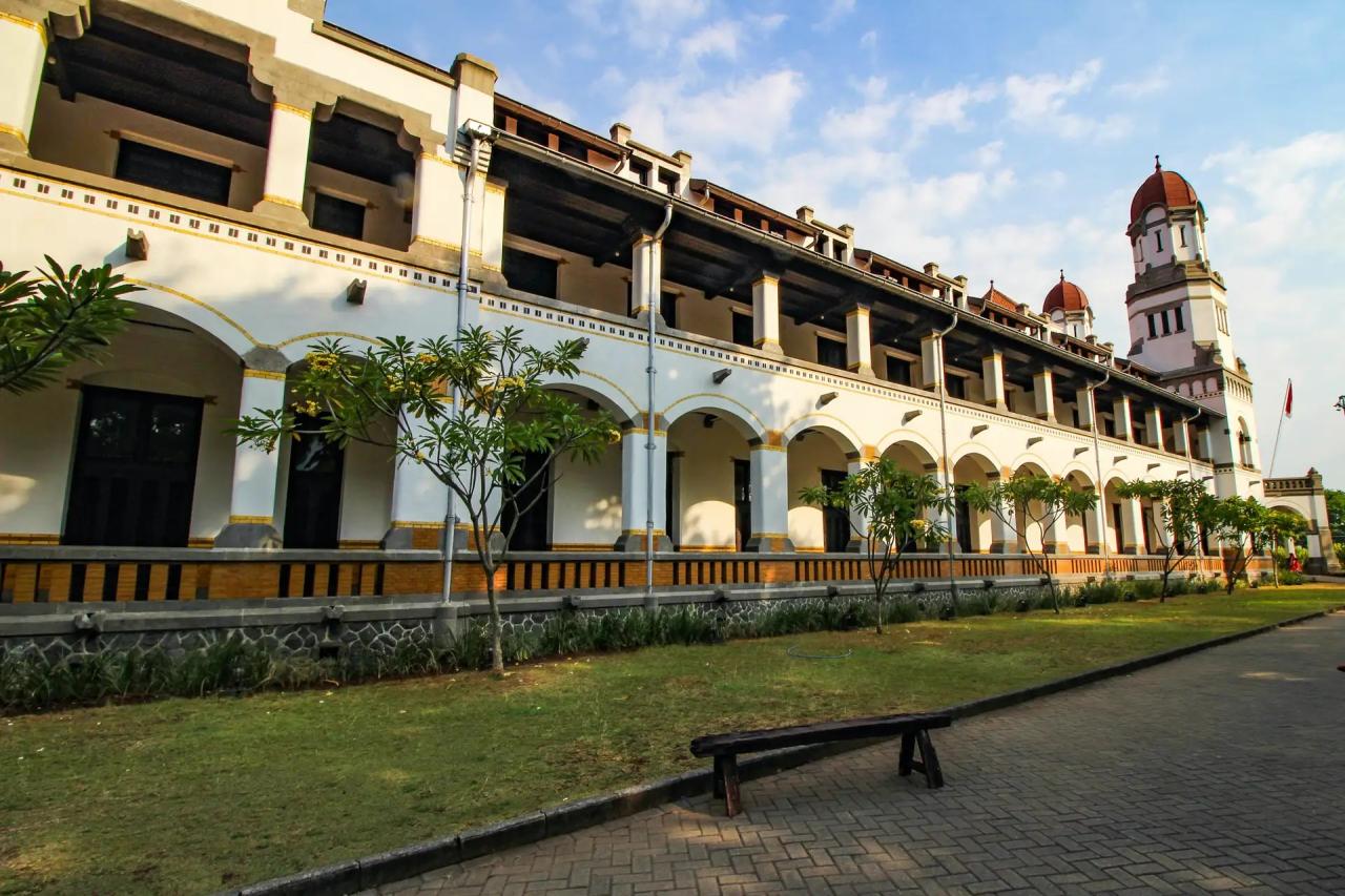 Hotel dekat universitas negeri semarang