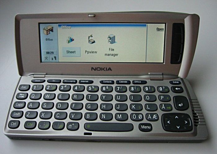 Sejarah handphone di indonesia