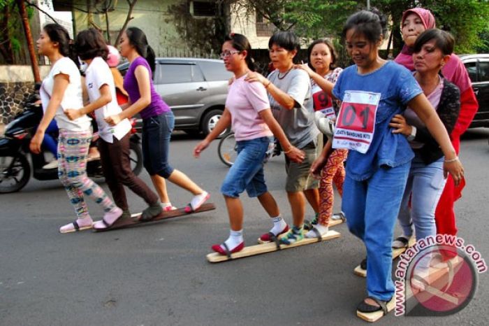 Sejarah permainan tradisional bakiak