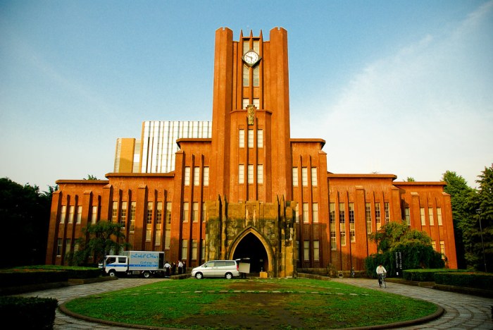 Universitas di tokyo