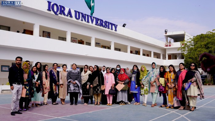 Universitas iqra buru