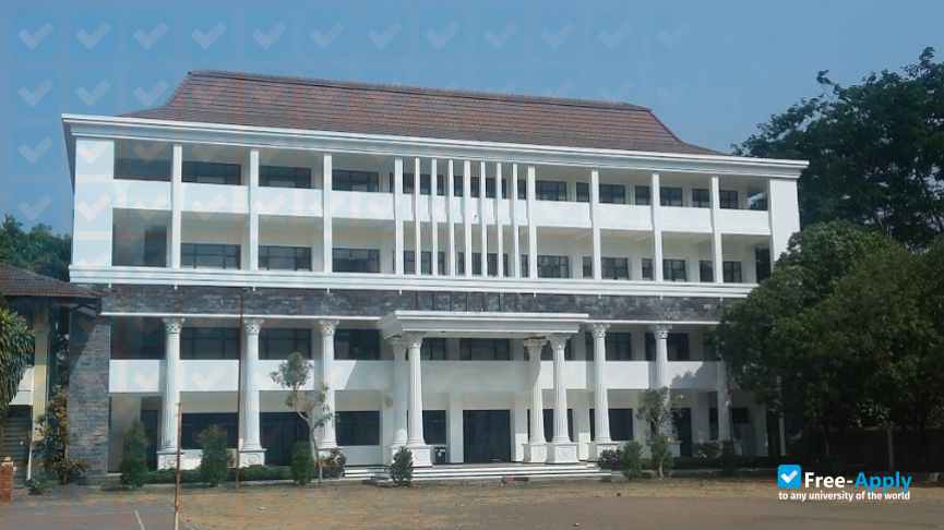 Universitas wisnuwardhana