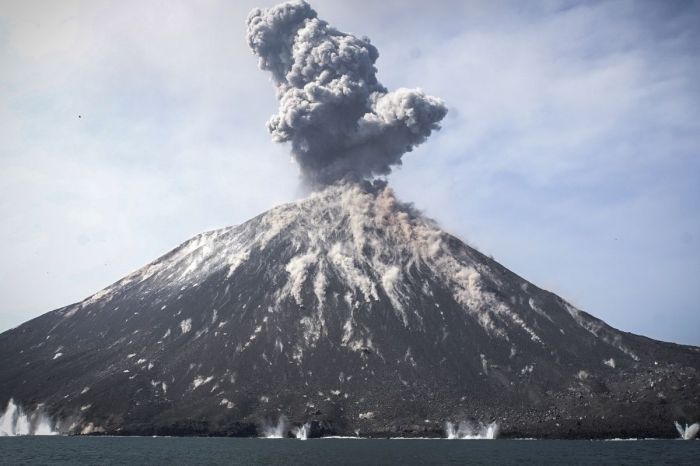 Sejarah letusan gunung krakatau