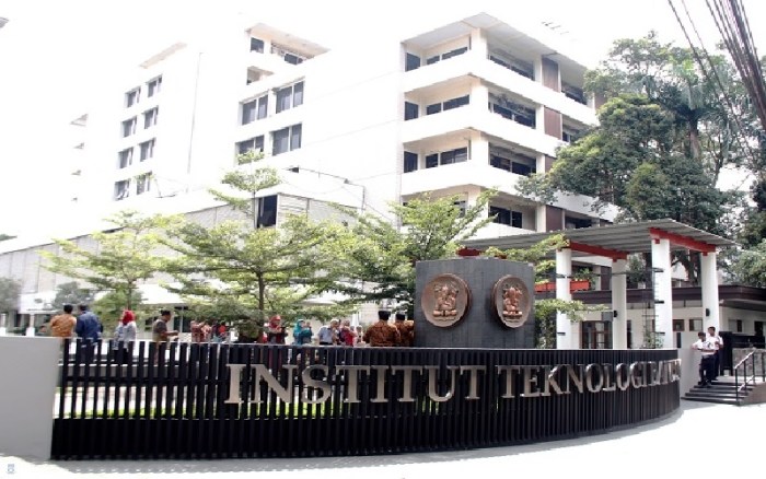 Itb farmasi apoteker lahirkan sekolah aula