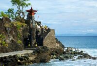 Batu bolong pura temple bali lombok canggu arch rock indonesia heaven unique sunset tourism