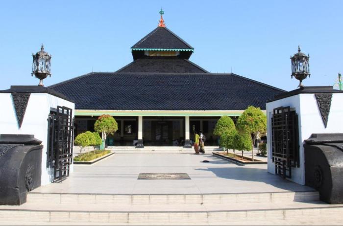 Sejarah singkat masjid agung demak