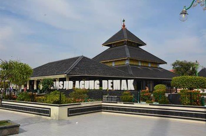 Sejarah singkat masjid agung demak