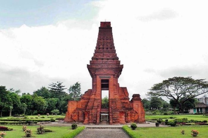 Sejarah candi bajang ratu