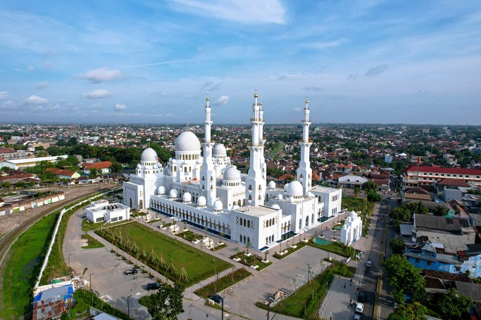 10 masjid bersejarah di indonesia