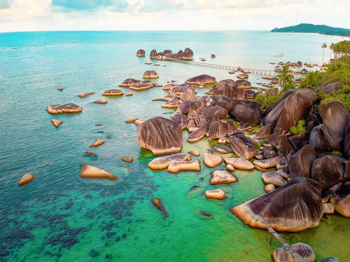 Natuna pulau senua wisata paradise objek pantai sedang