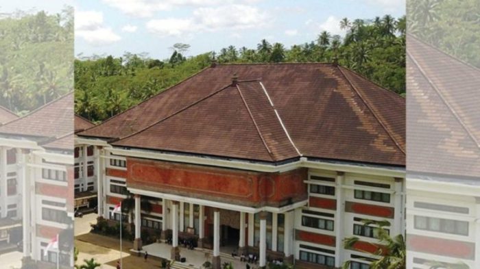 Universitas jurusan farmasi di bali