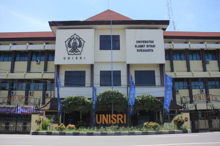 Universitas di solo negeri