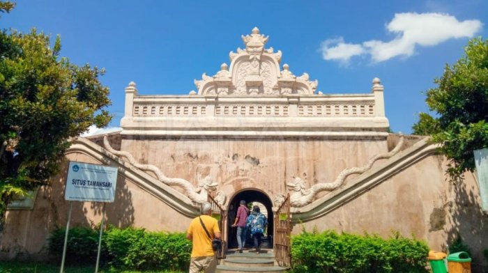 Sari taman jogja lorong sejarah menarik yogyakarta