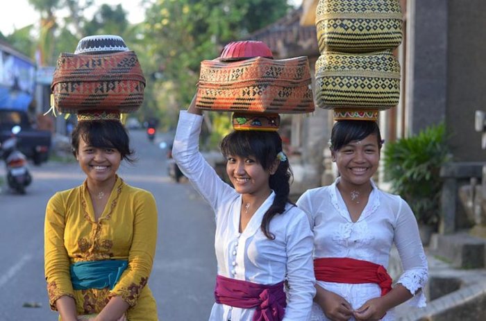 Sejarah pakaian adat bali