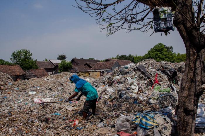 Contoh artikel bahasa jawa tema uwuh plastik