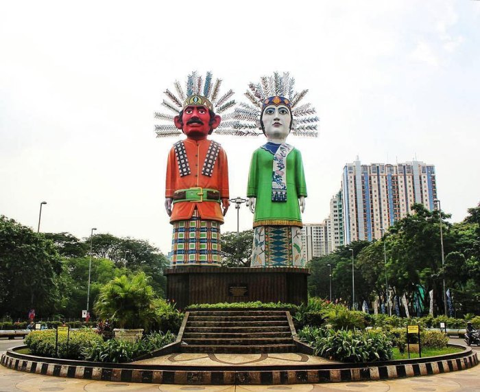 Ondel betawi kesenian budaya khas kostum boneka suku kebudayaan topeng nesia jelajah rakyat busana tradisional itu jawa unik mengenal 1001indonesia