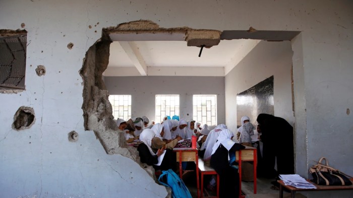 Yemen yemeni school teacher education al schools turns students children into his lessons ready adel shorbagy lining queue reuters taiz