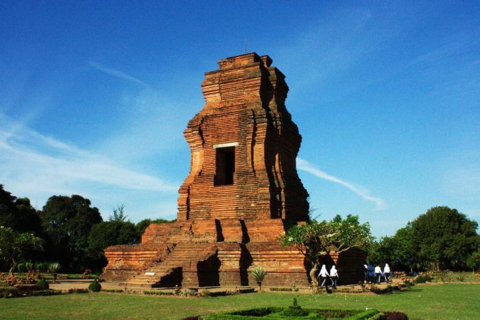 Sejarah candi brahu