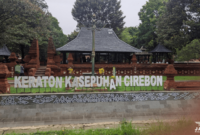 Makalah sejarah keraton kasepuhan cirebon