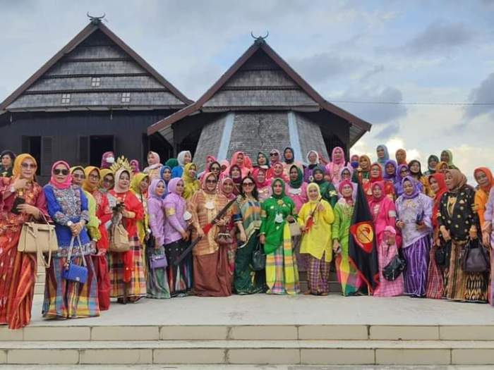 Gowa lambang kabupaten pemda pemerintah pemkab kantor humas ketapang cita hasekura luhur putih bangsa tanda dasar itikad warna suci melambangkan