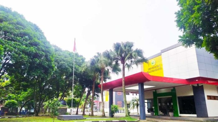 Universitas bale bandung negeri atau swasta