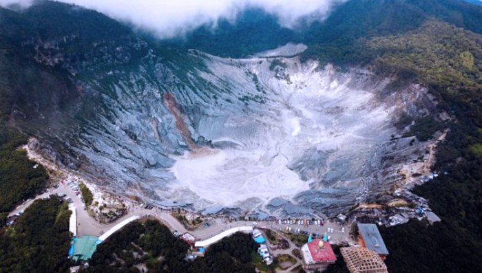 Tangkuban perahu sangkuriang gunung parahu mountain