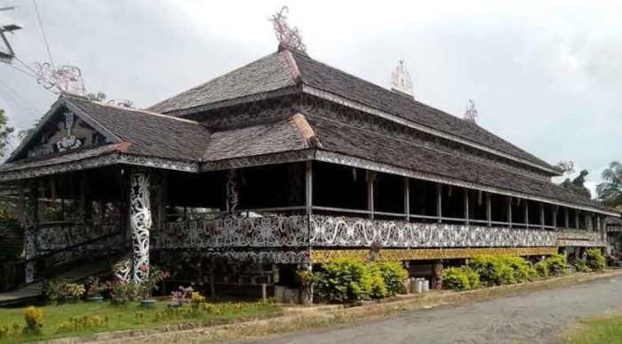 Sejarah rumah lamin