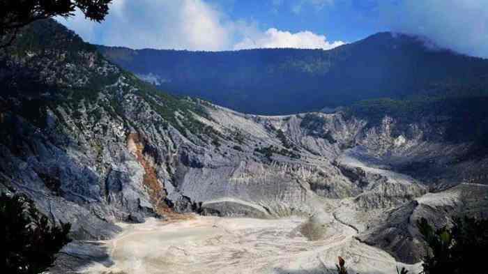 Cerita tangkuban perahu bahasa inggris