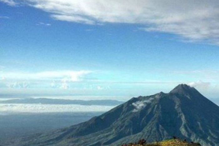 Gunung lawu indonesia tengah misteri angker pesona indah timur merbabu keren dieng pasar pulau bendera kereta horor terletak perbatasan hilang