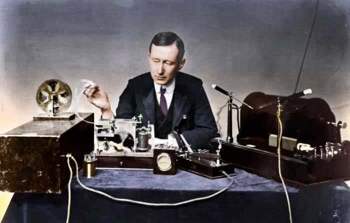 Invention invented marconi guglielmo wireless inventor telegraphy 1896 1901 transmission wave 1900