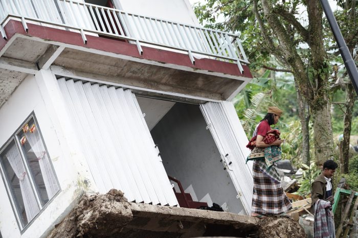 Cianjur curug niagara cikondang ismet selamet detikcom kabupaten bak heran kawasan