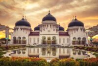 Sejarah masjid raya baiturrahman dalam bahasa inggris