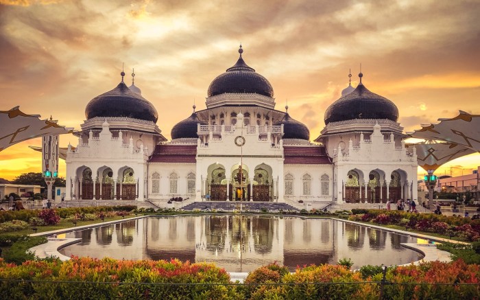 Sejarah masjid raya baiturrahman dalam bahasa inggris