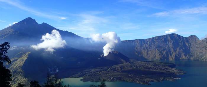 Mount rinjani trails hiking months close three shares