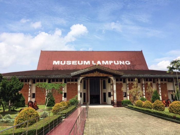 Benda bersejarah di museum lampung