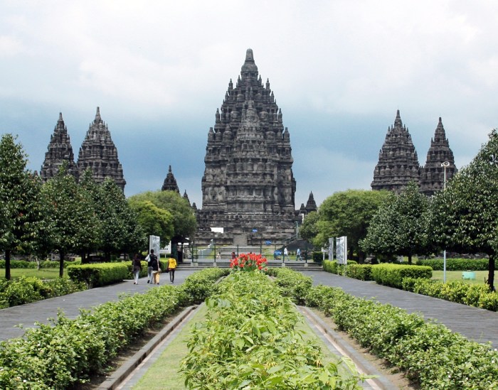 Makalah sejarah candi prambanan