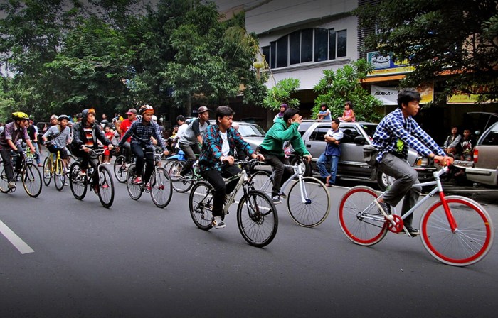 Bersepeda pesepeda bagi kultur transportasi normal mongabay lingkungan djoko menyusuri tengah manfaat slamet pribadi waktu