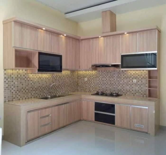 Hpl coklat dapur motif kayu minimalis cibubur nuansa finishing kabinet kecil ruang gavinfurniture perumahan raffles sets portu pilih papan