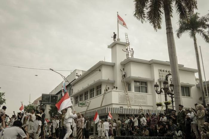 Sejarah penyobekan bendera di hotel yamato