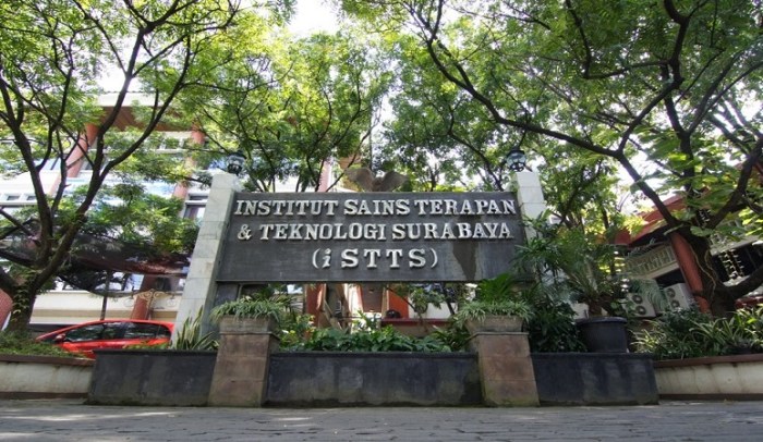 Universitas teknik di surabaya