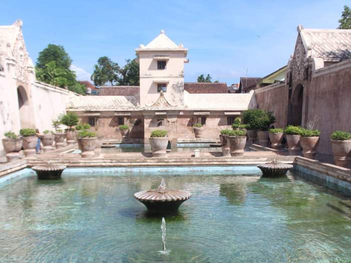 Taman sari yogyakarta keraton peninggalan jogja alun yogjakarta istana membutuhkan terletak pun dekat hanya waktu sekitar letaknya jalan