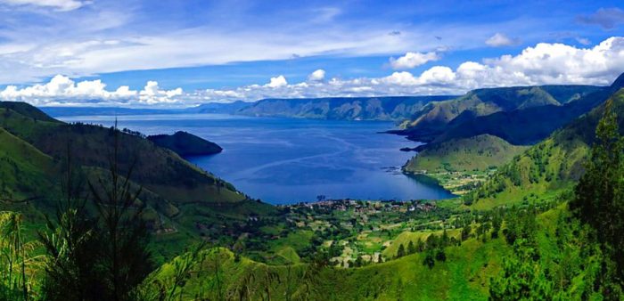 Cerita rakyat danau toba singkat dalam bahasa inggris