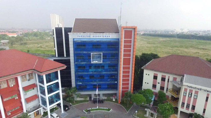 Surabaya kampus kelas jaranan membangun muhammadiyah sedang